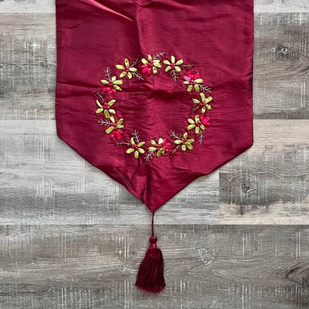 Amscan Table Runner Burgundy Christmas Ribbon Beaded Floral Wreath Design 70” L